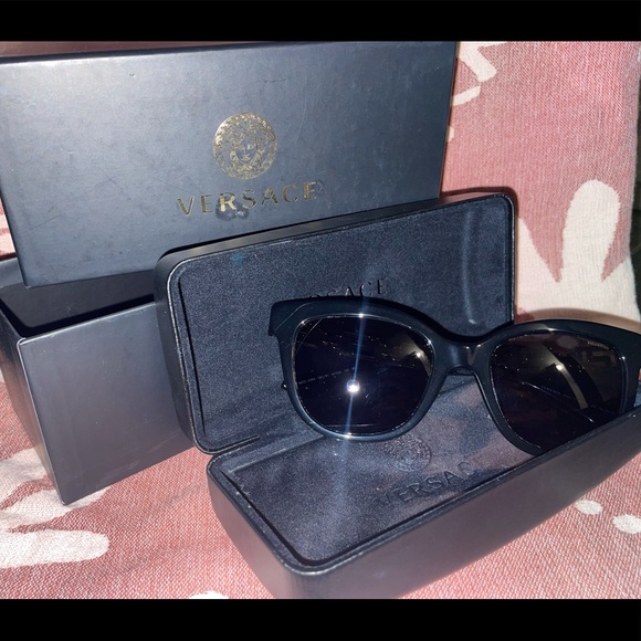 COPY - Versace Sunglasses - Picture 5 of 12